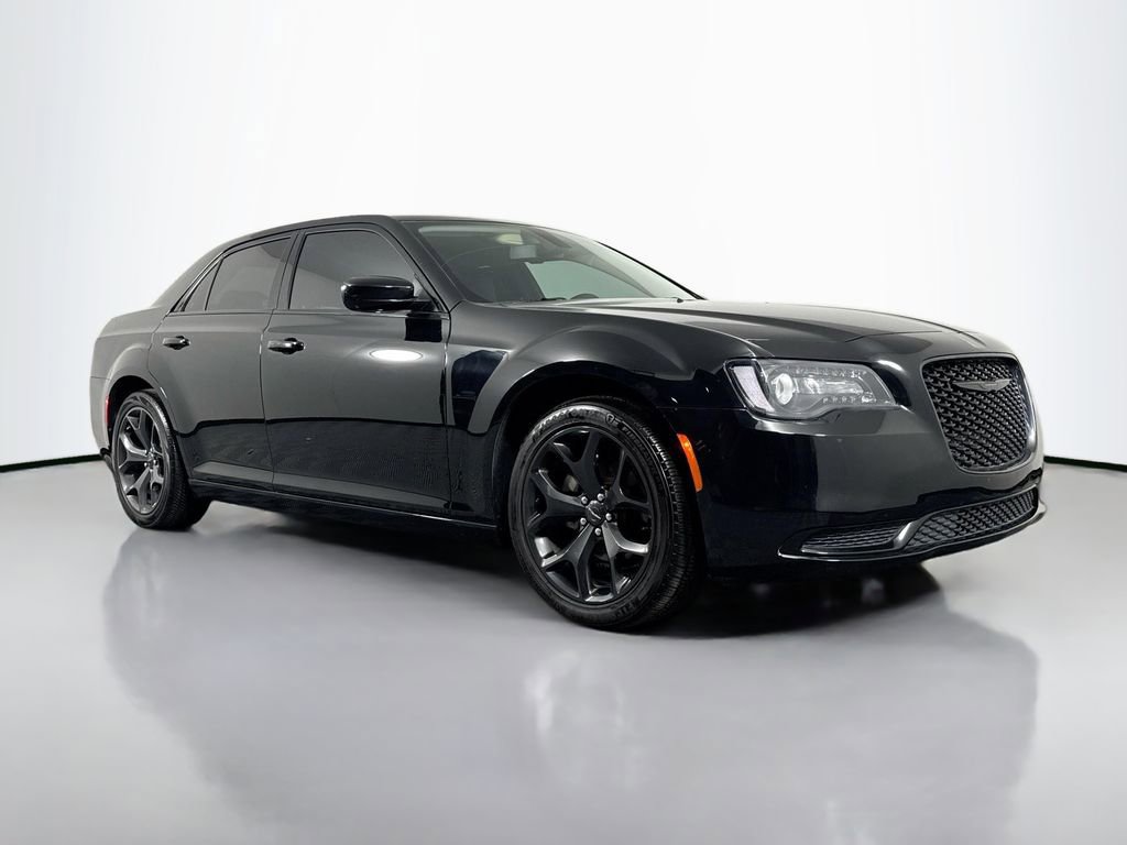 Used 2022 Chrysler 300 Touring w/ Sport Appearance Package image 3