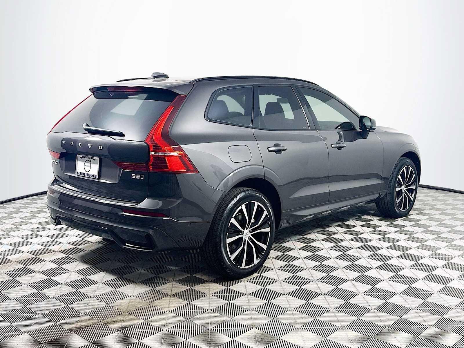 Used 2023 Volvo XC60 B5 Plus w/ Climate Package AWD/4WD image 7