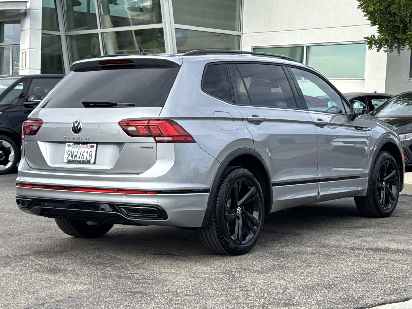 Certified 2024 Volkswagen Tiguan SE R-Line image 5