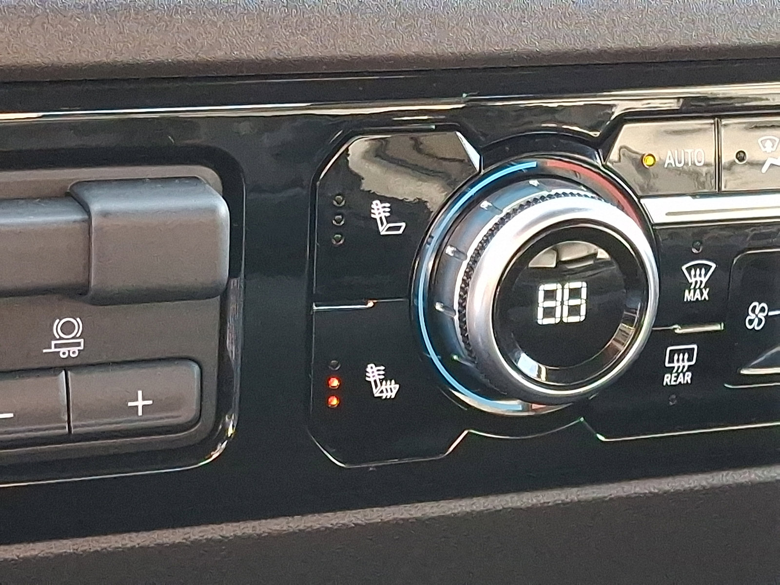 Certified 2025 GMC Sierra 1500 SLT image 26