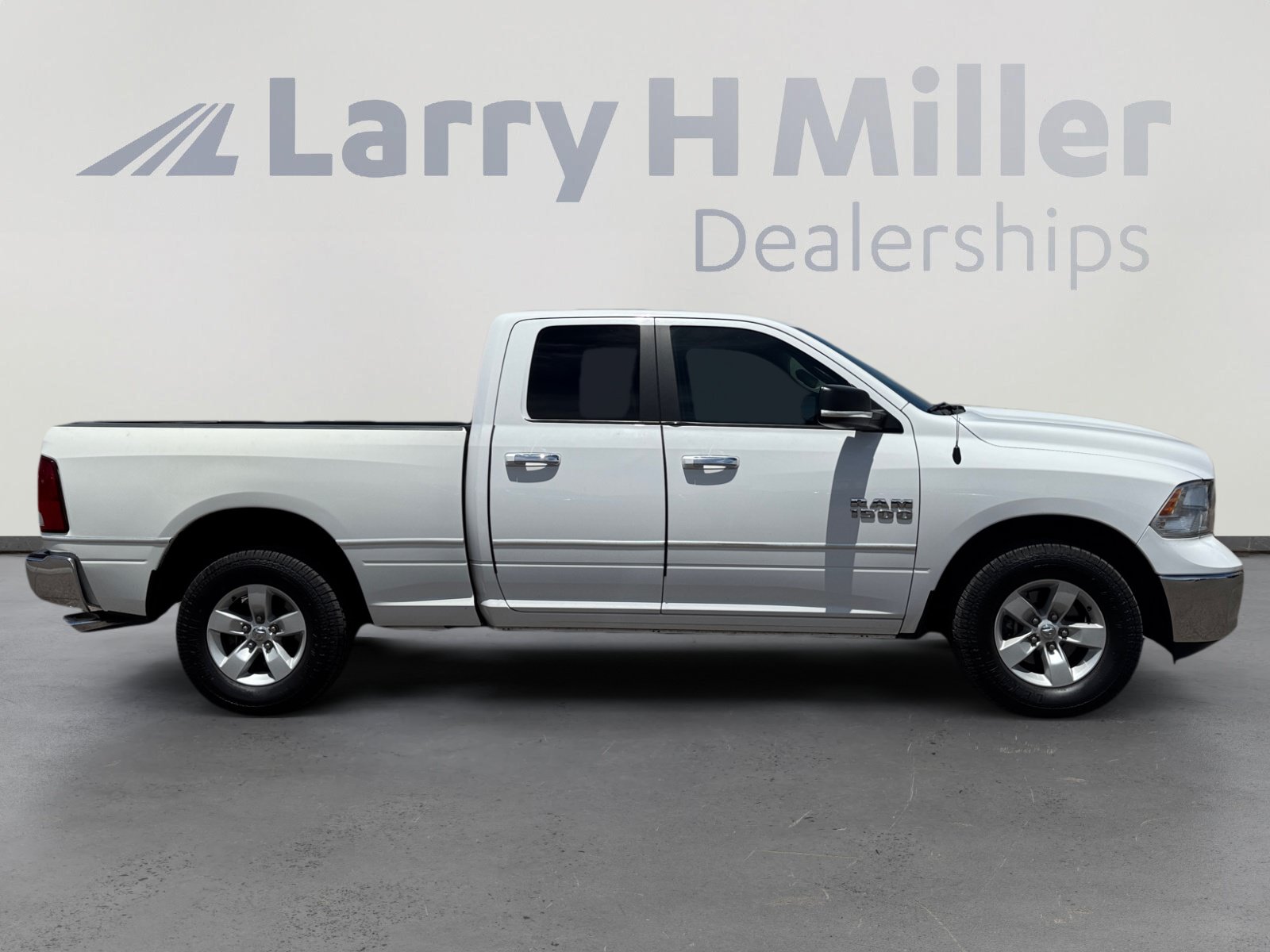 Used 2017 RAM 1500 Classic SLT RWD image 6