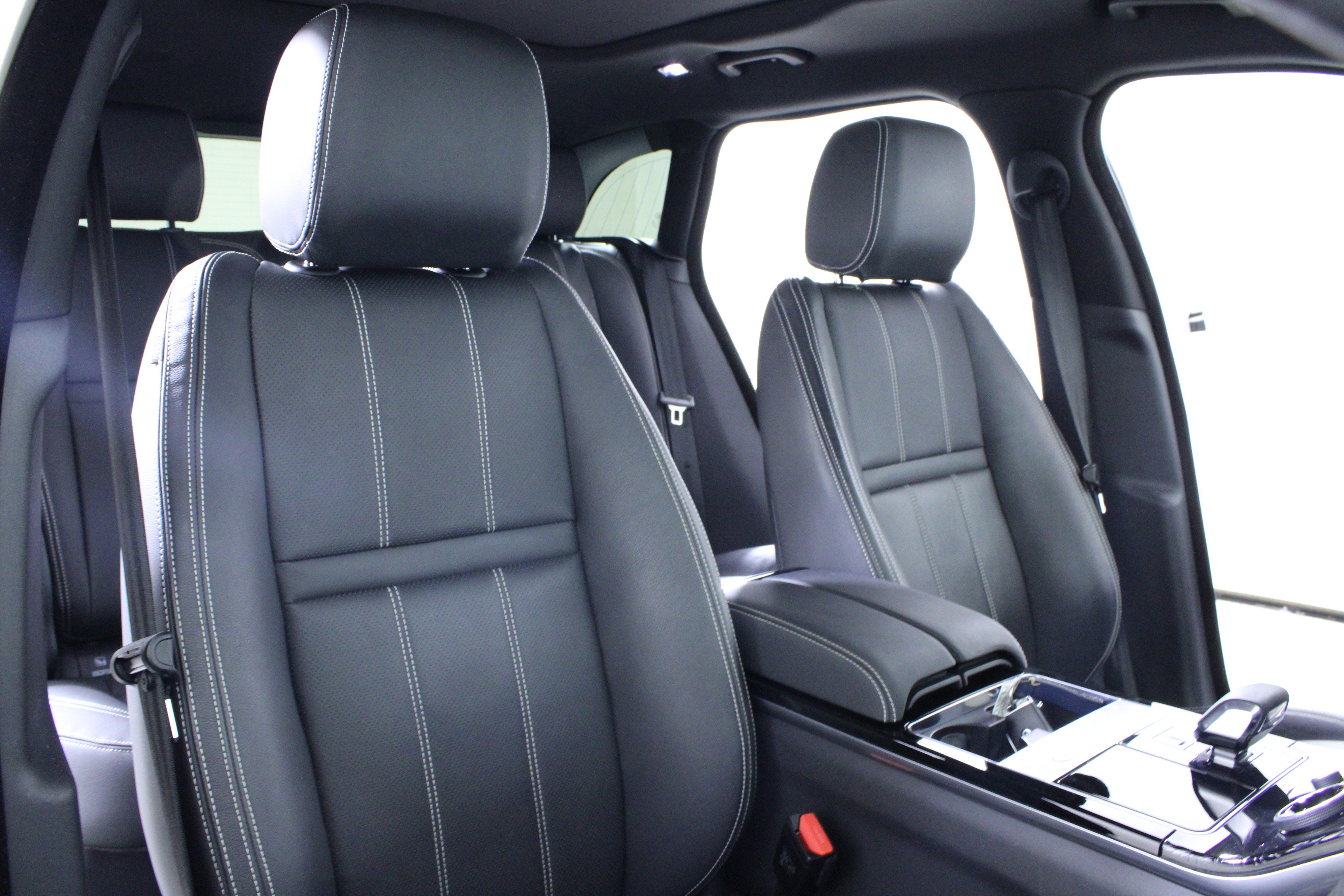 Used 2023 Land Rover Range Rover Velar R-Dynamic S image 16