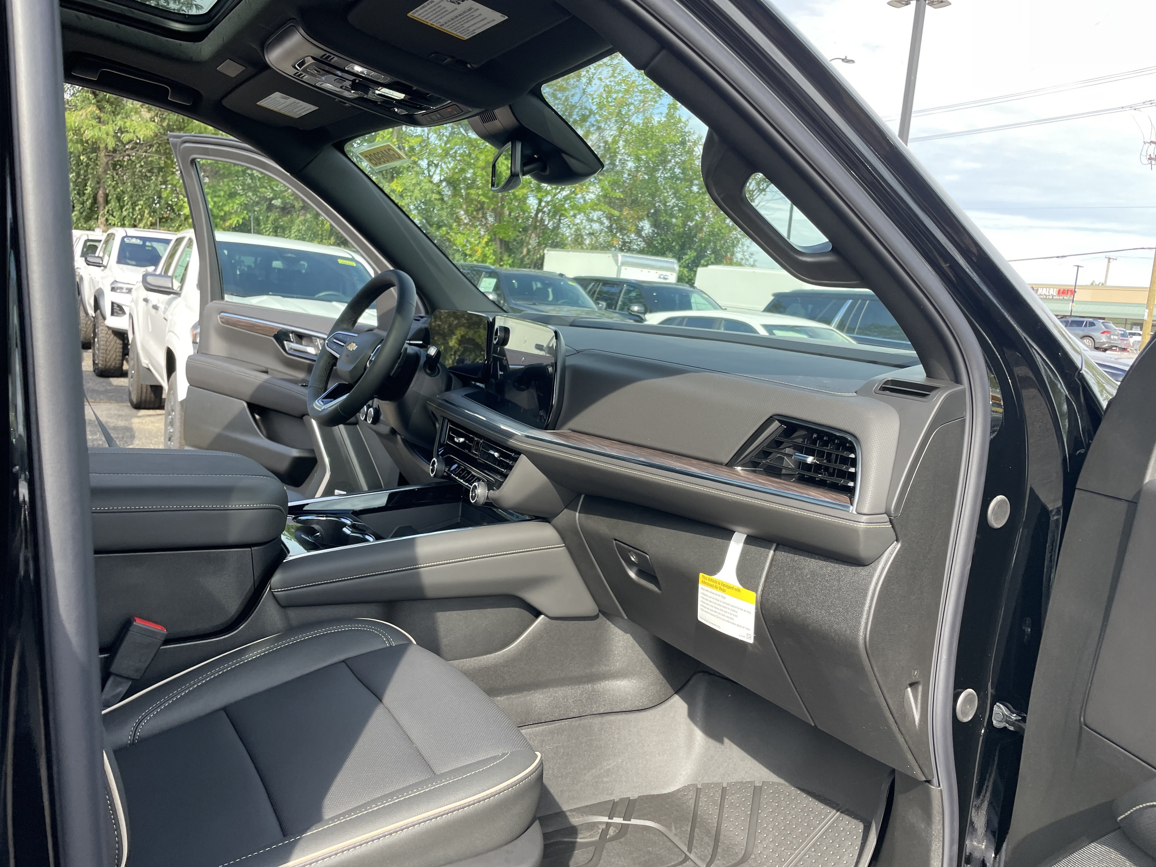 New 2026 Chevrolet Suburban Premier w/ Sun And Tow Package AWD/4WD image 32