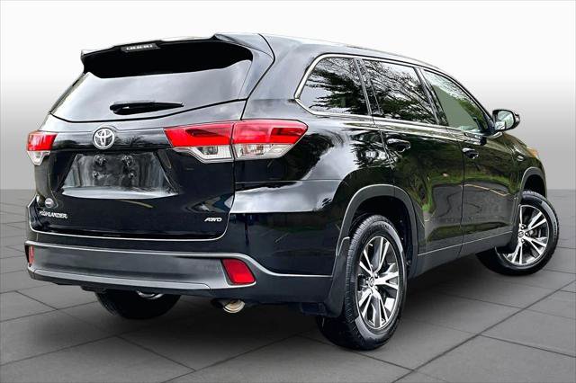 Certified 2019 Toyota Highlander LE w/ Carpet Mat Package (TMS) AWD/4WD image 13