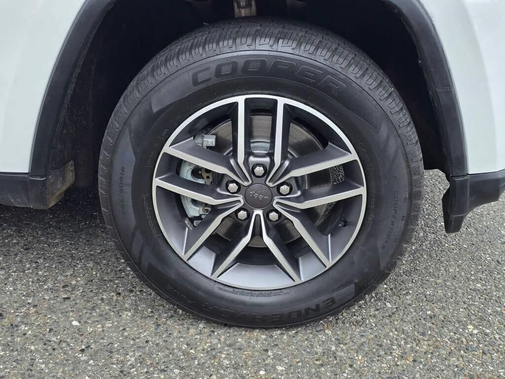 Used 2021 Jeep Grand Cherokee Limited AWD/4WD image 10