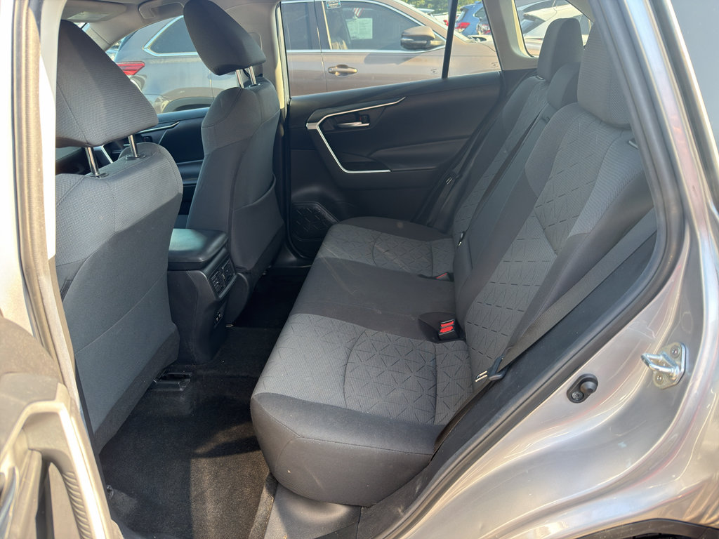 Used 2020 Toyota RAV4 XLE FWD image 8