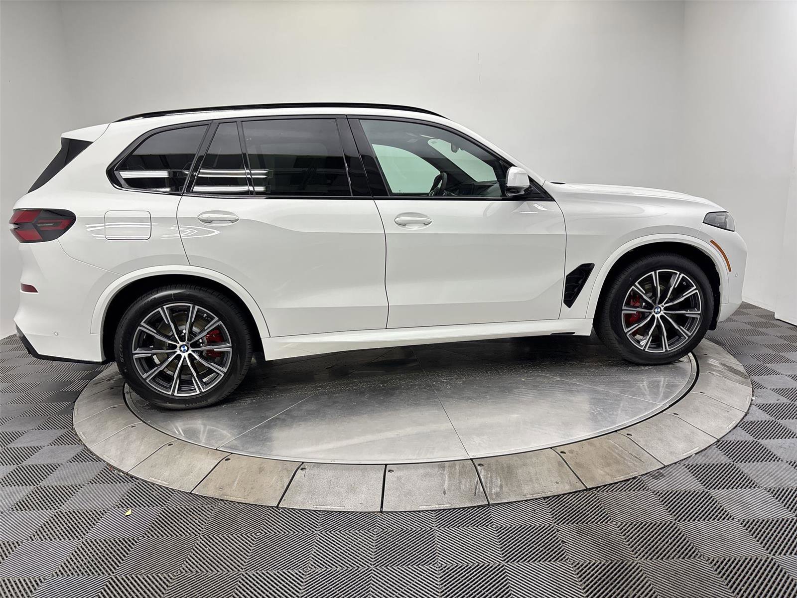 New 2026 BMW X5 xDrive50e image 17