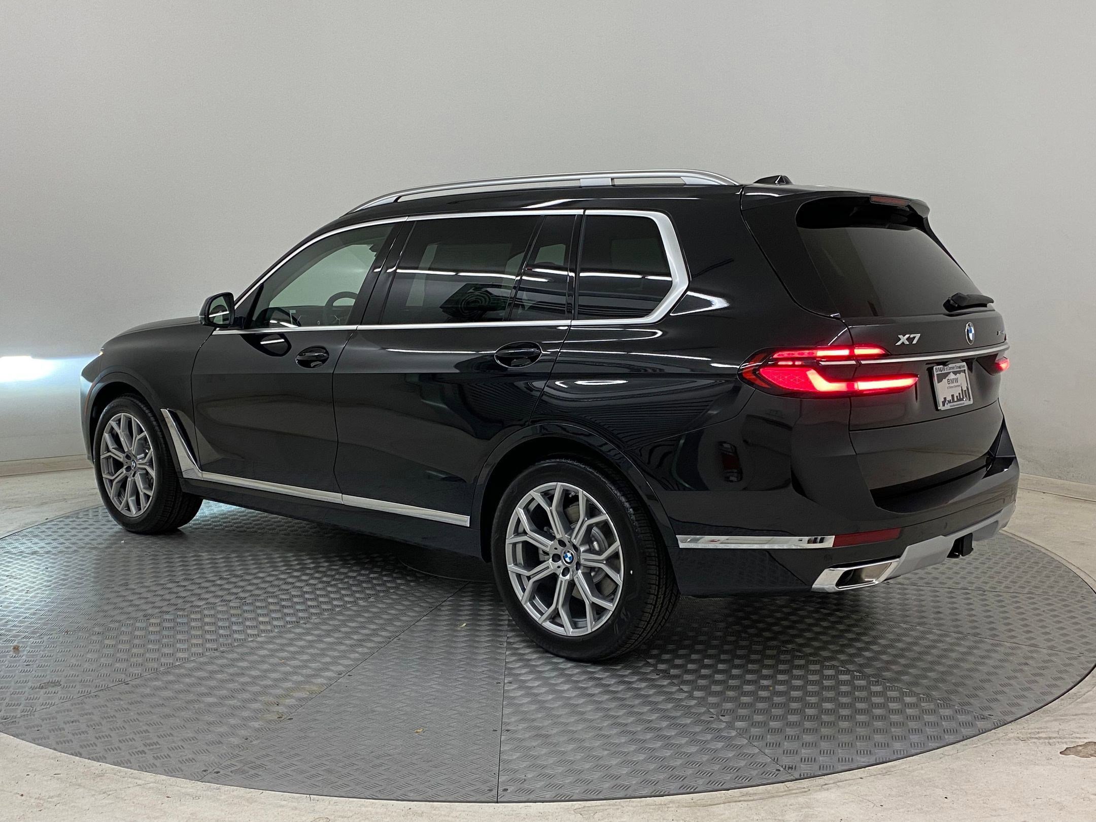Used 2026 BMW X7 xDrive40i w/ Premium Package image 3