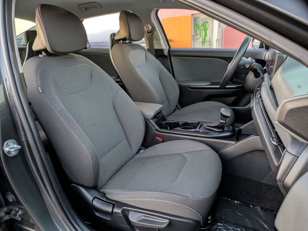 Used 2025 Kia K4 LXS image 28