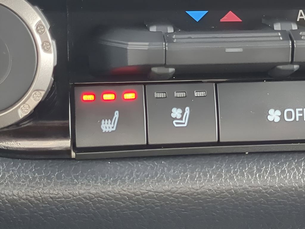 Used 2024 Toyota Tundra Limited image 29