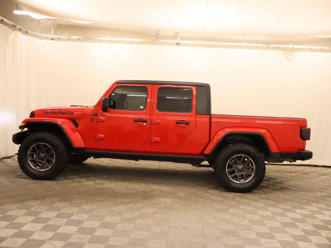 Used 2020 Jeep Gladiator Overland AWD/4WD image 2