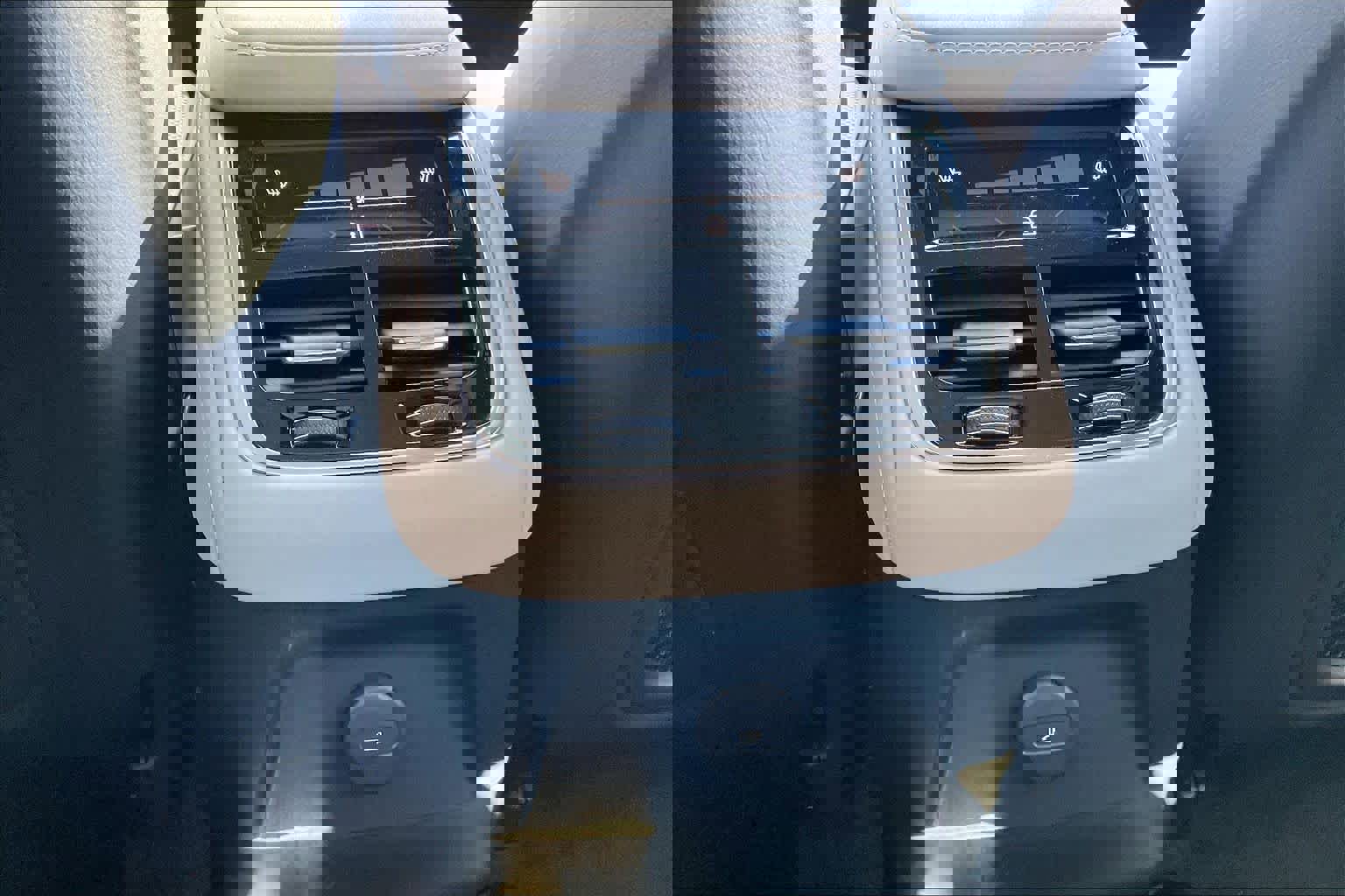 New 2026 Volvo XC90 T8 Plus image 16