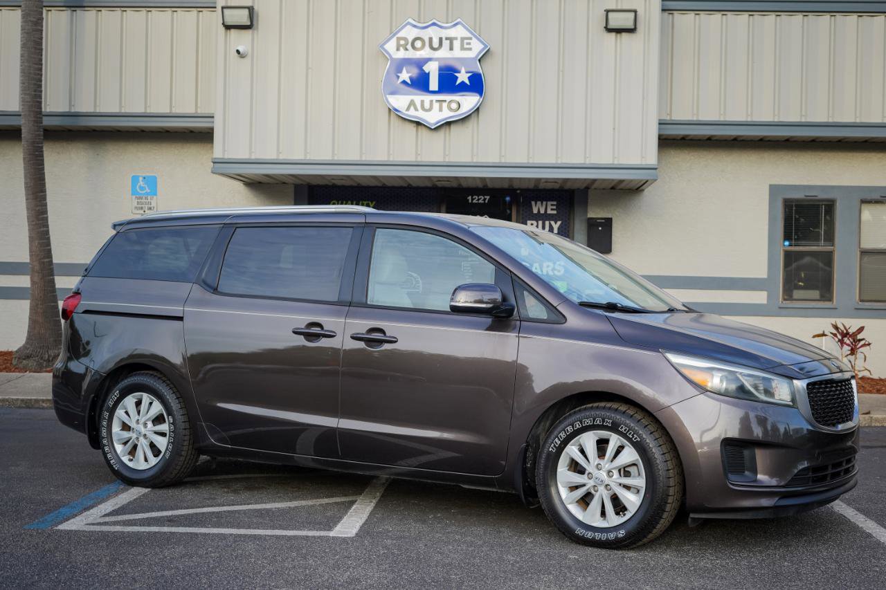 Used 2016 Kia Sedona LX FWD image 3