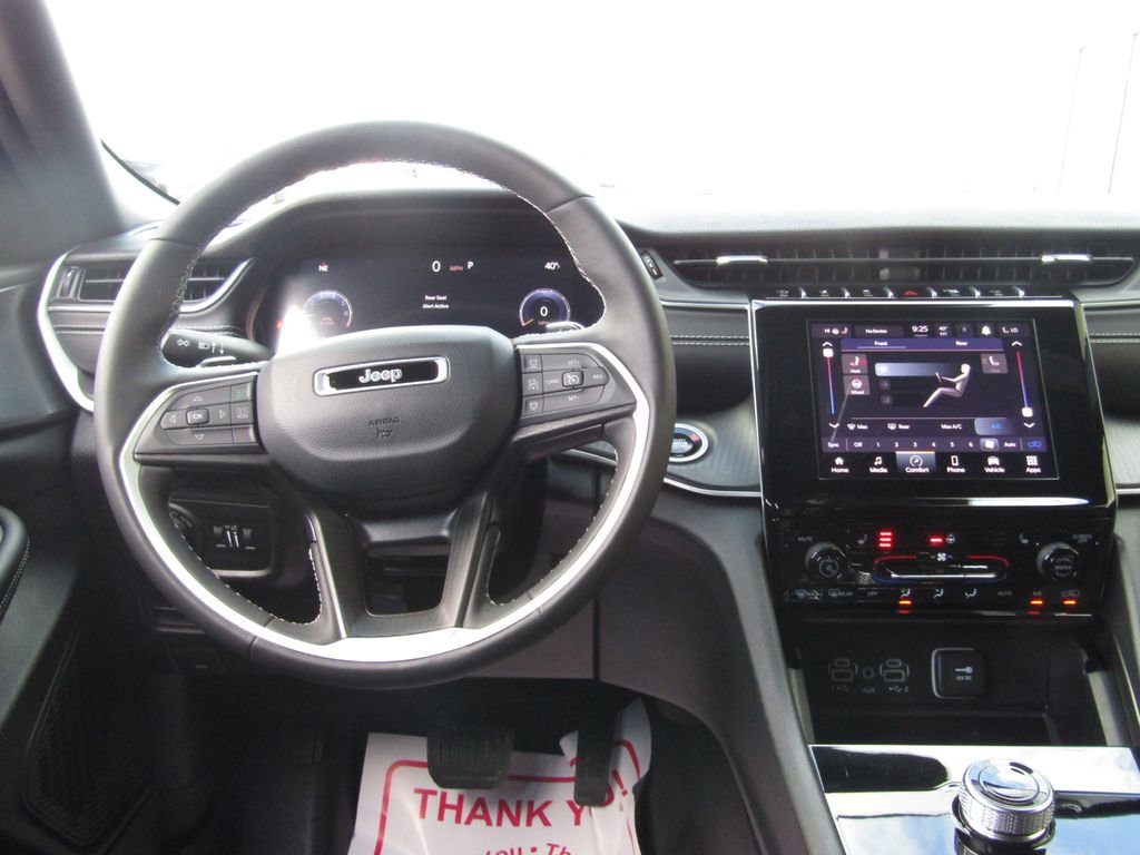 Used 2024 Jeep Grand Cherokee L Laredo image 5