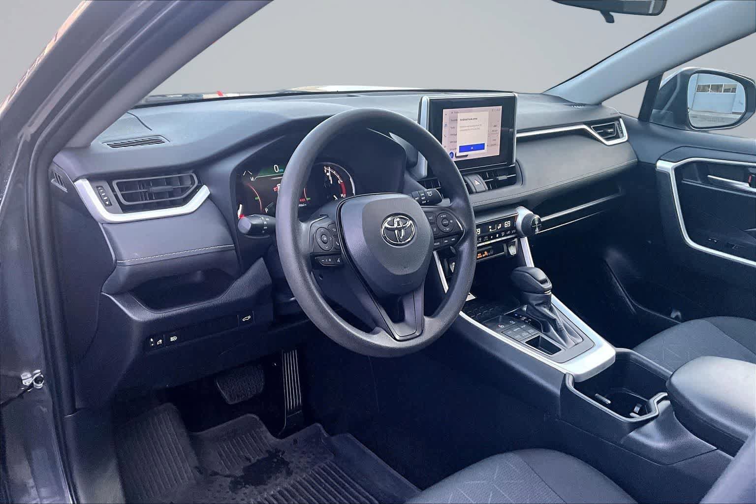 Used 2024 Toyota RAV4 XLE w/ Convenience Package image 2