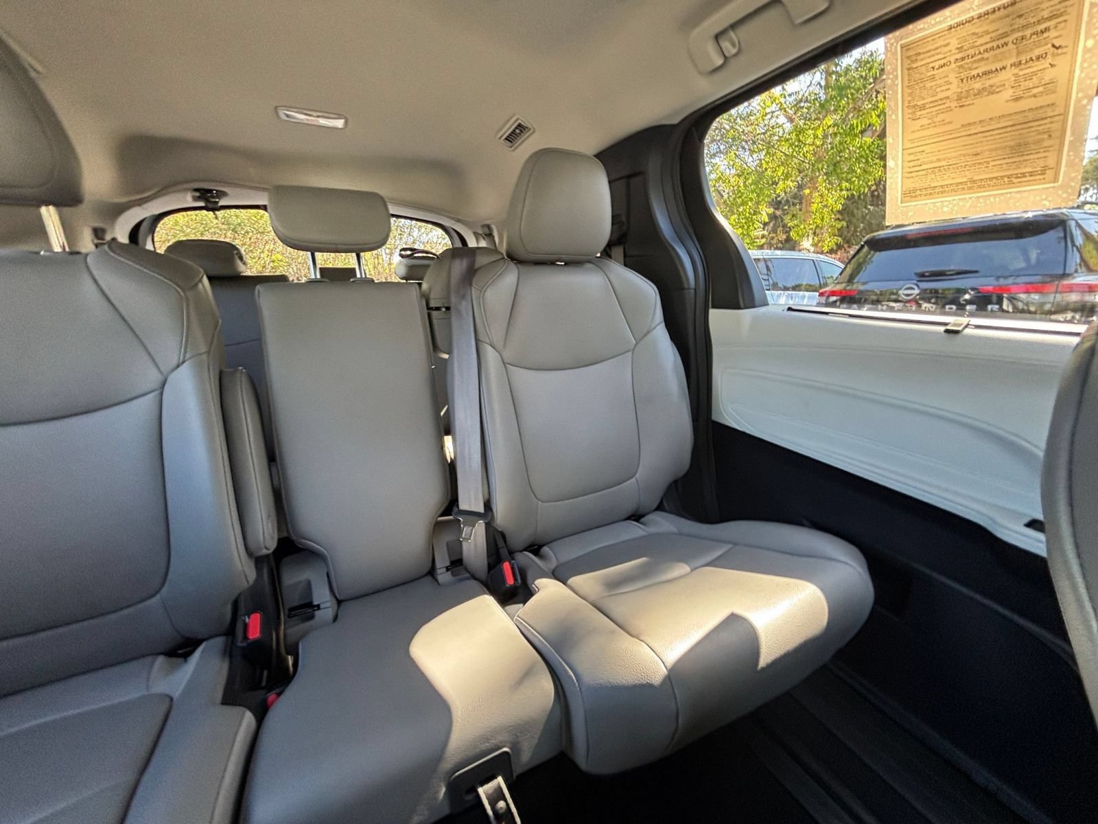 Used 2025 Toyota Sienna XLE FWD image 39