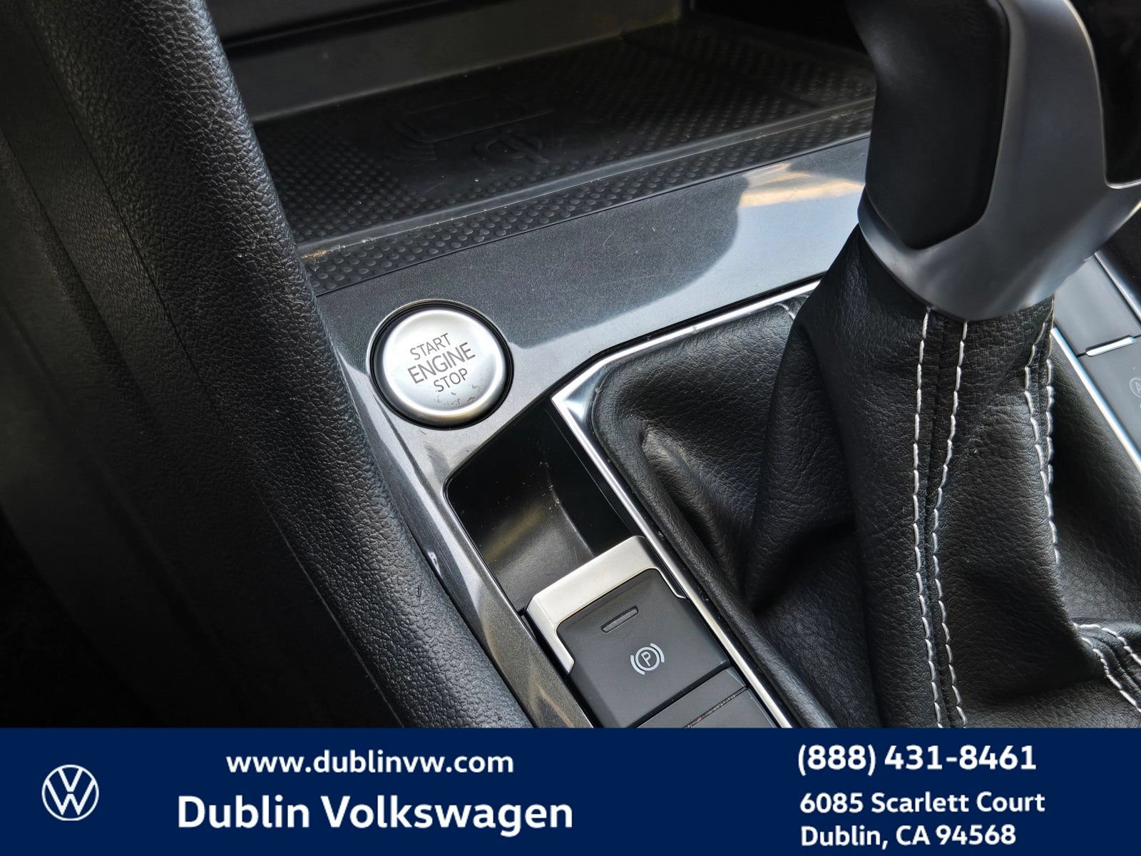 Used 2023 Volkswagen Tiguan SE w/ Panoramic Sunroof Package FWD image 19