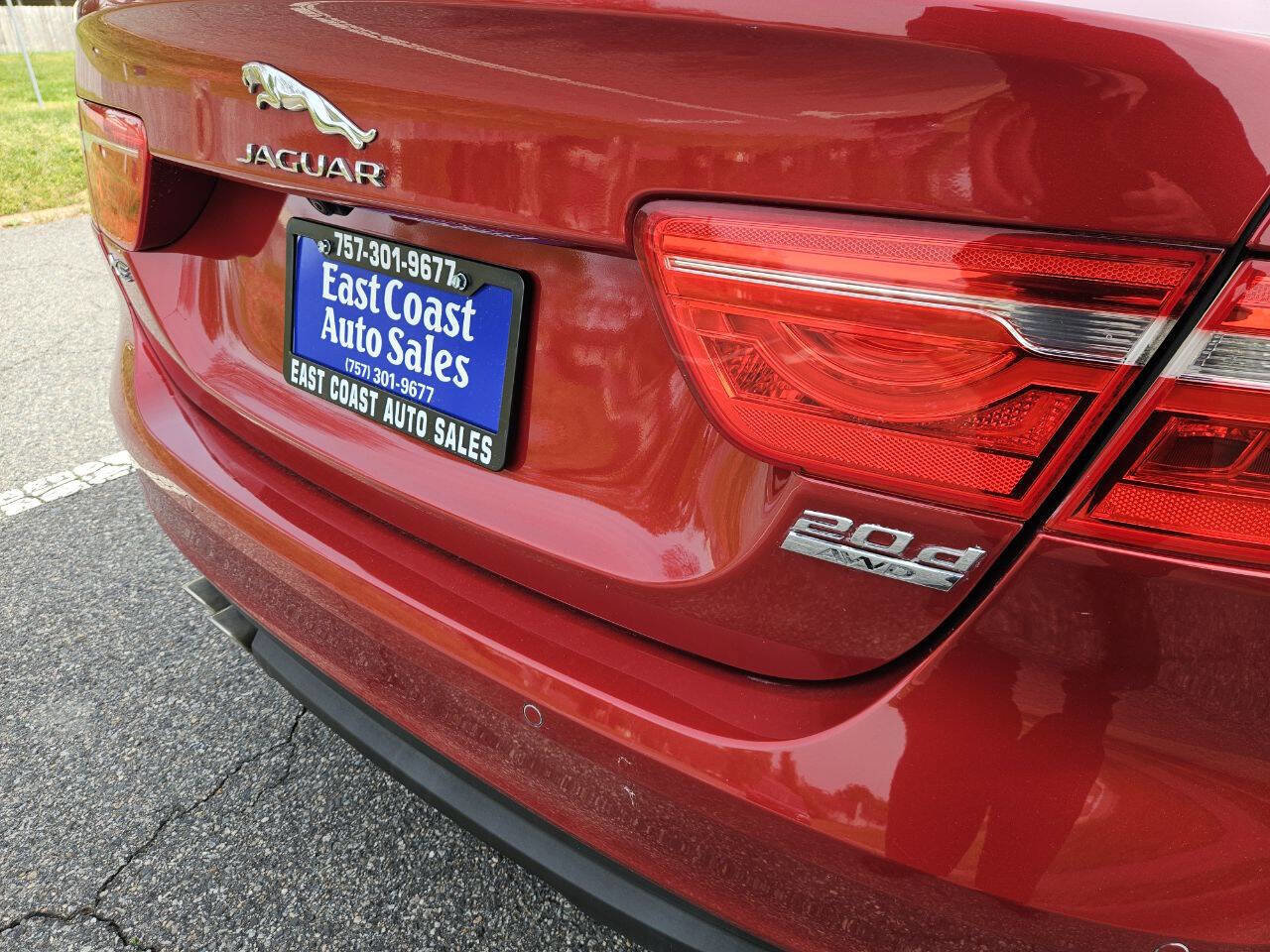 Used 2017 Jaguar XE Premium image 10