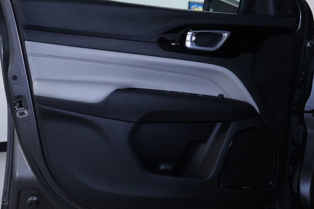 Used 2023 Jeep Compass Limited image 13