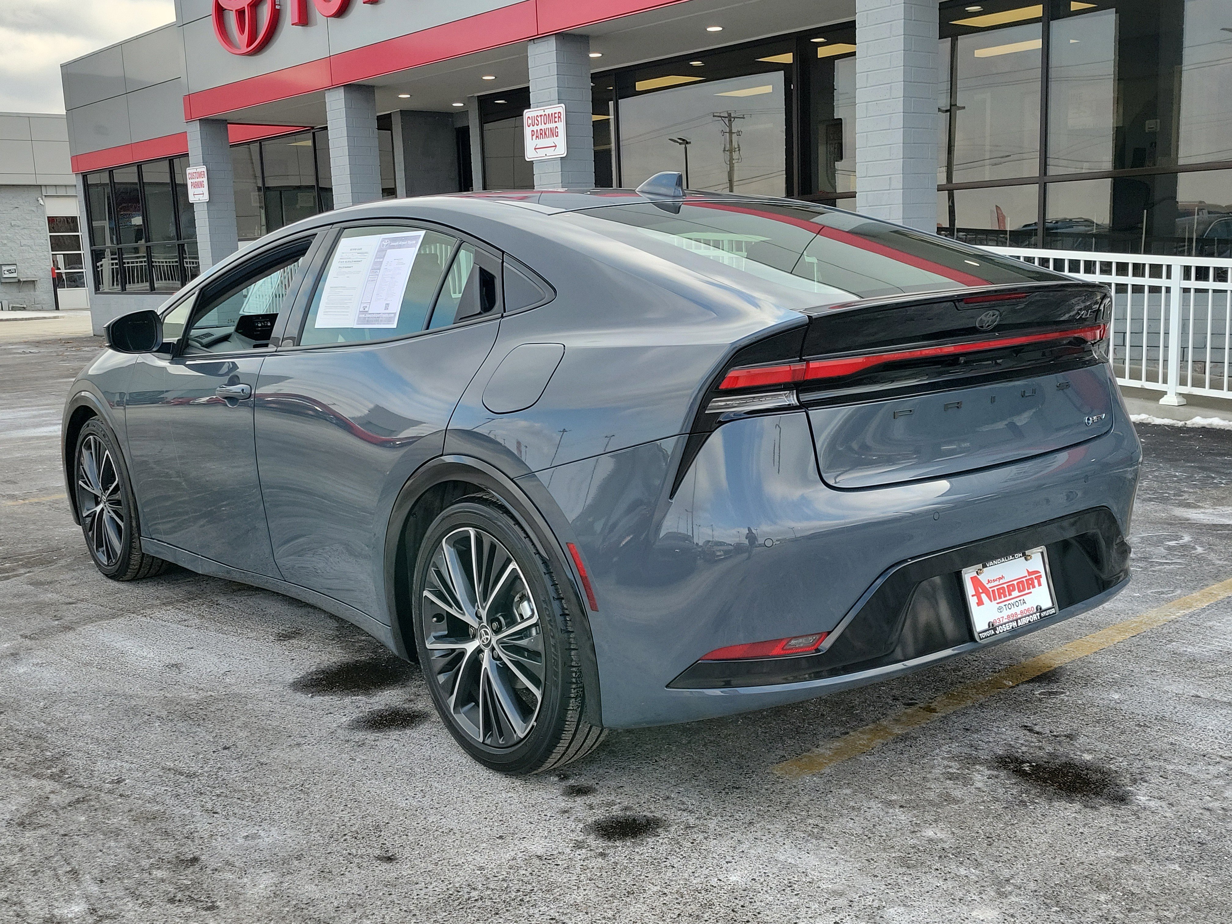 Used 2024 Toyota Prius XLE image 3