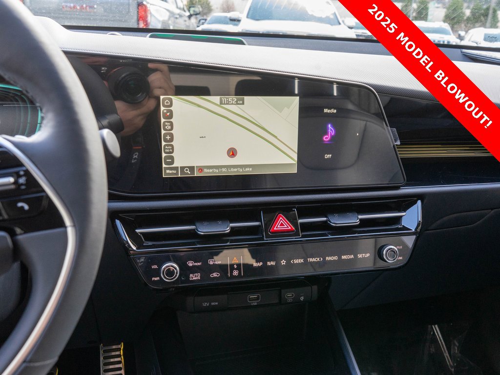 New 2025 Kia Niro SX Touring image 22