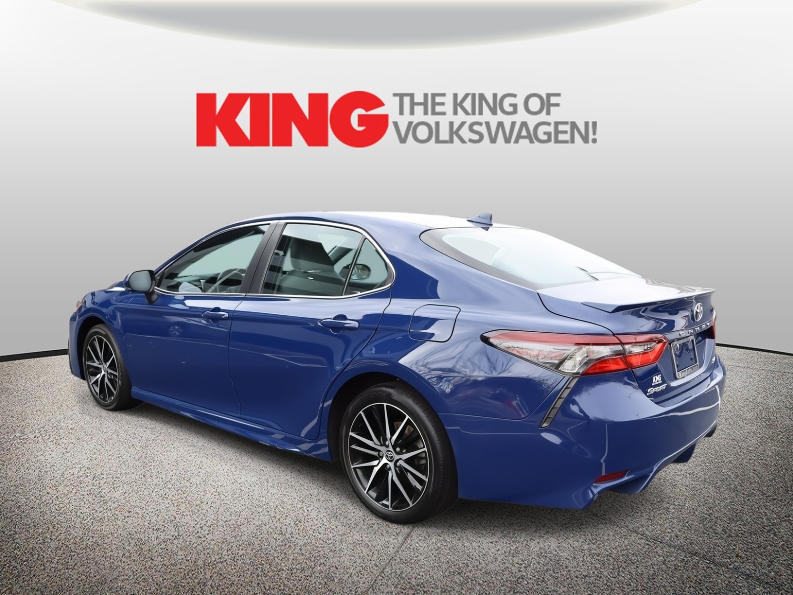 Used 2023 Toyota Camry SE image 2