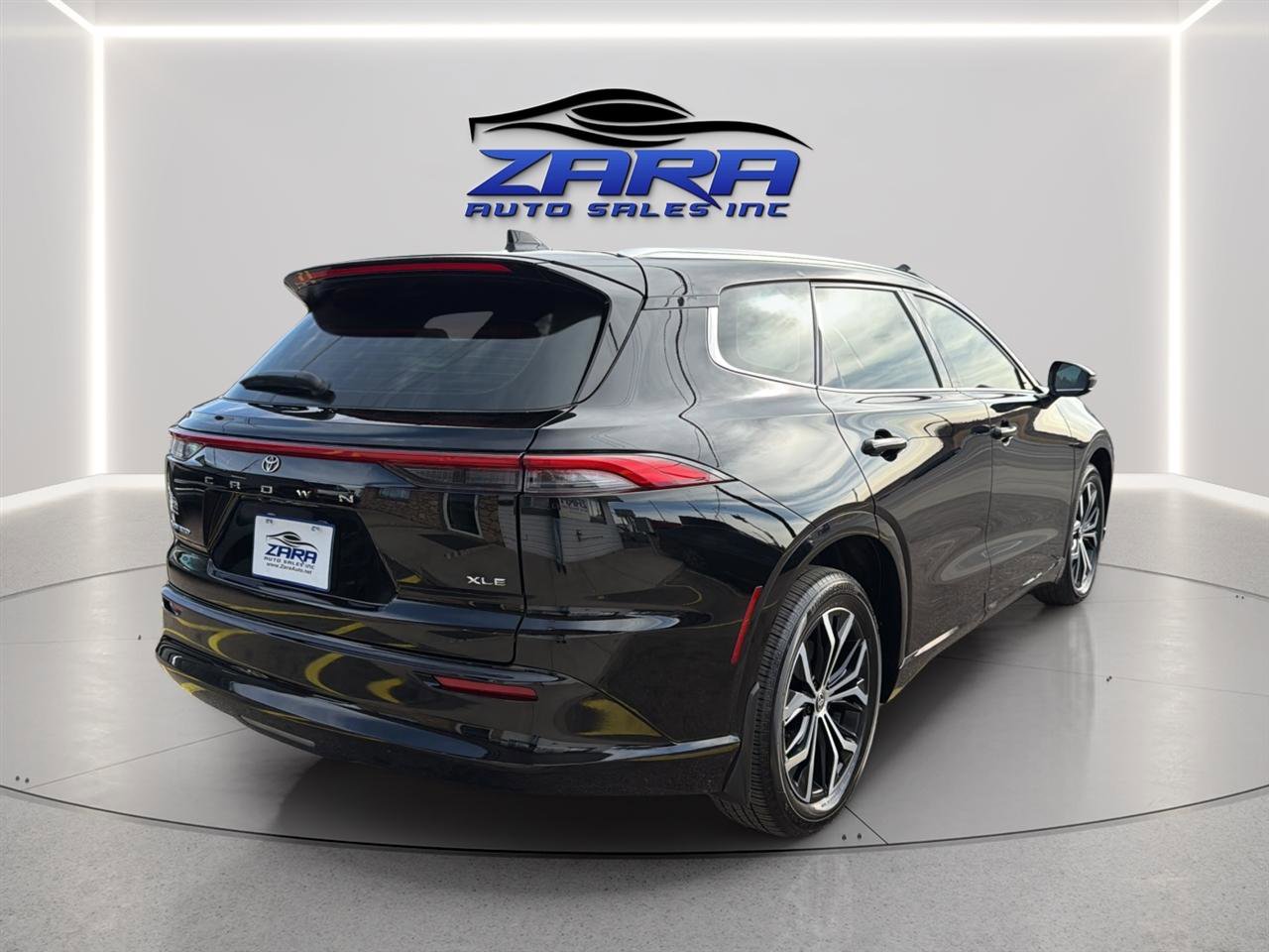 Used 2025 Toyota Crown Signia XLE AWD (Natl) image 7