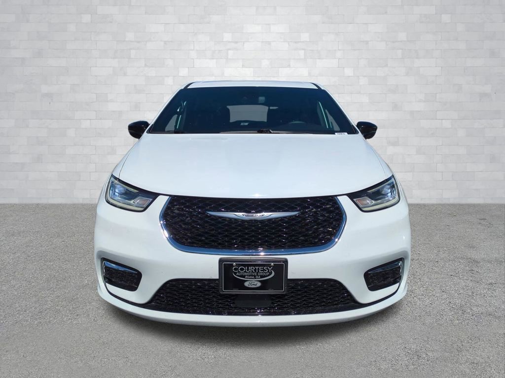 Used 2025 Chrysler Pacifica Select image 11