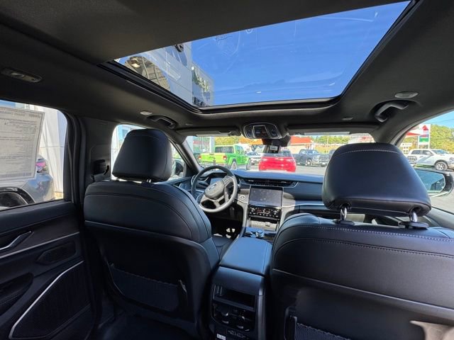 New 2025 Jeep Grand Cherokee Limited w/ Black Appearance Package image 17
