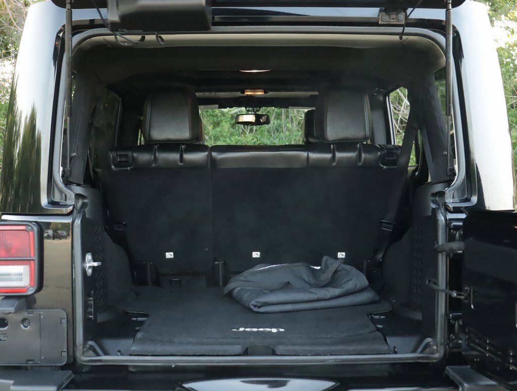 Used 2015 Jeep Wrangler Unlimited Sahara image 20