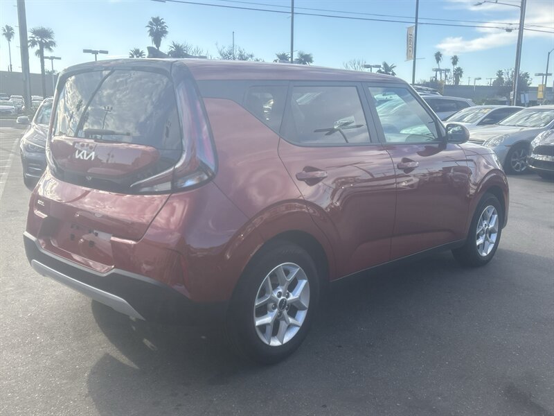 Used 2024 Kia Soul LX w/ Option Group 015 FWD image 6