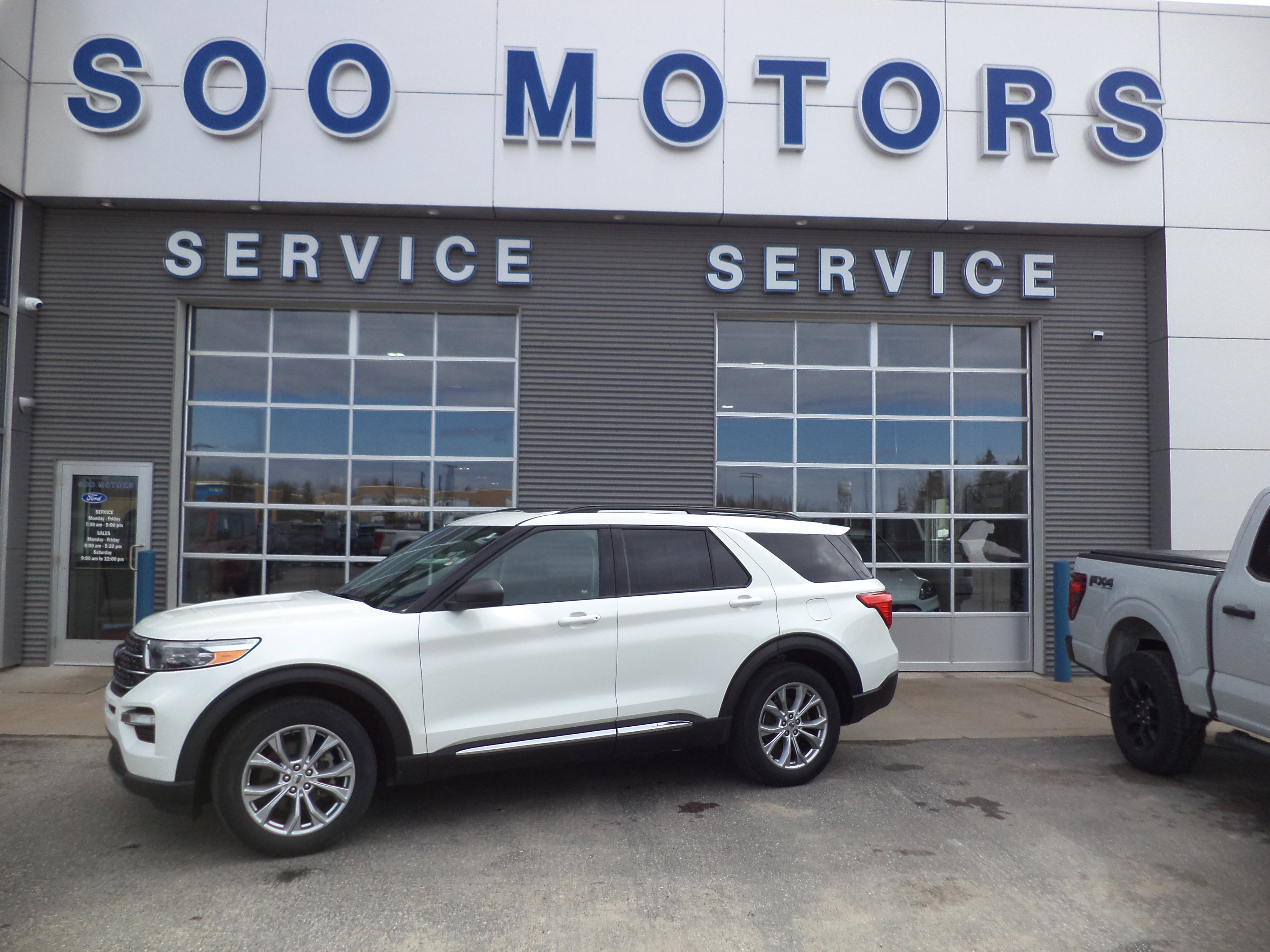 Used 2023 Ford Explorer XLT w/ Equipment Group 202A image 1