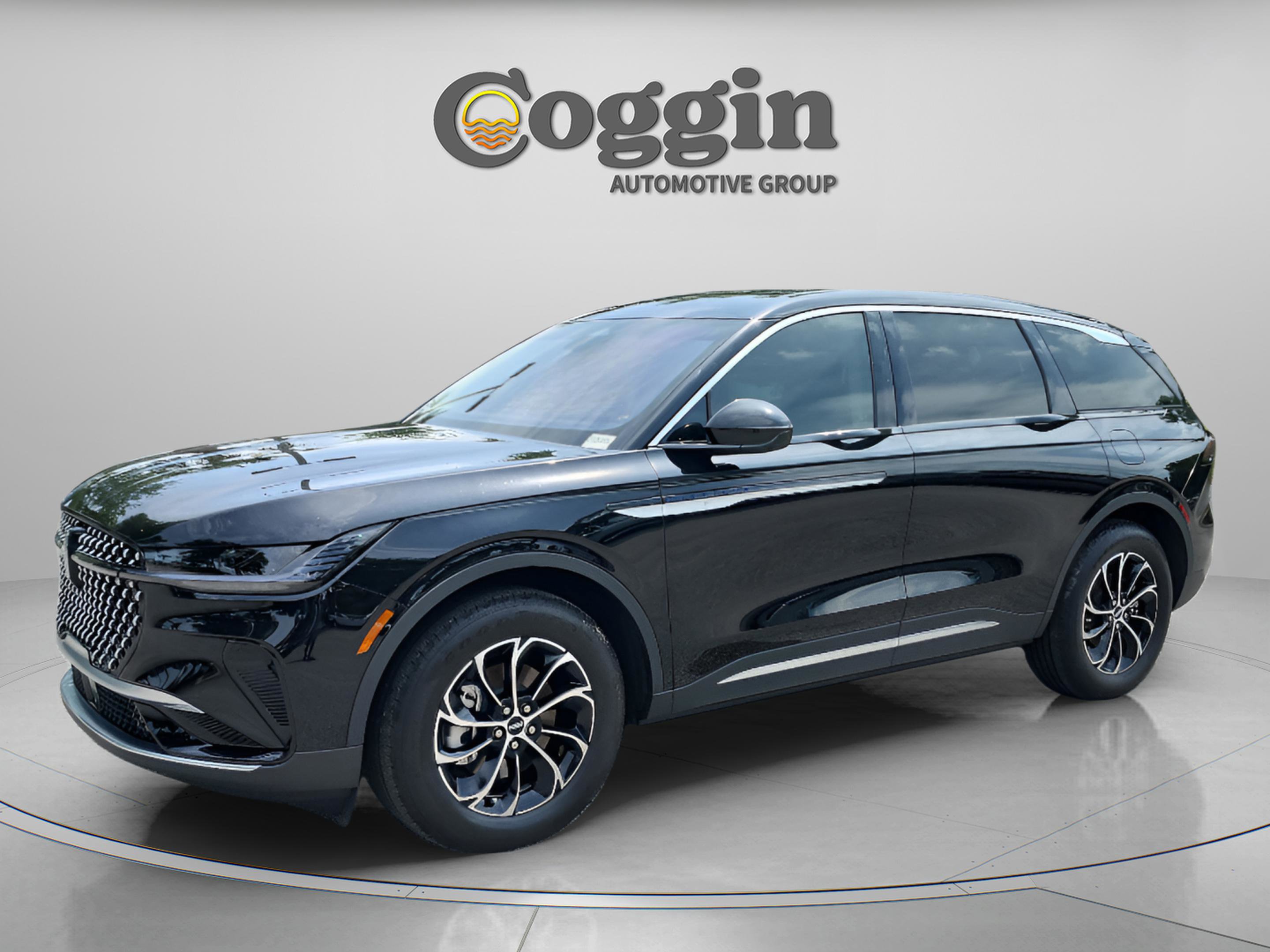 Used 2025 Lincoln Nautilus Premier AWD/4WD image 1