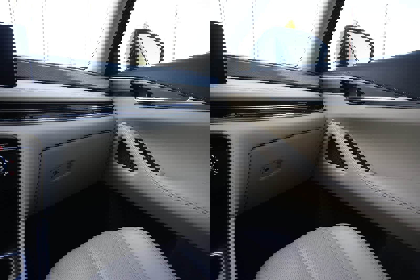 Certified 2023 INFINITI QX60 Luxe w/ Cargo Package image 8