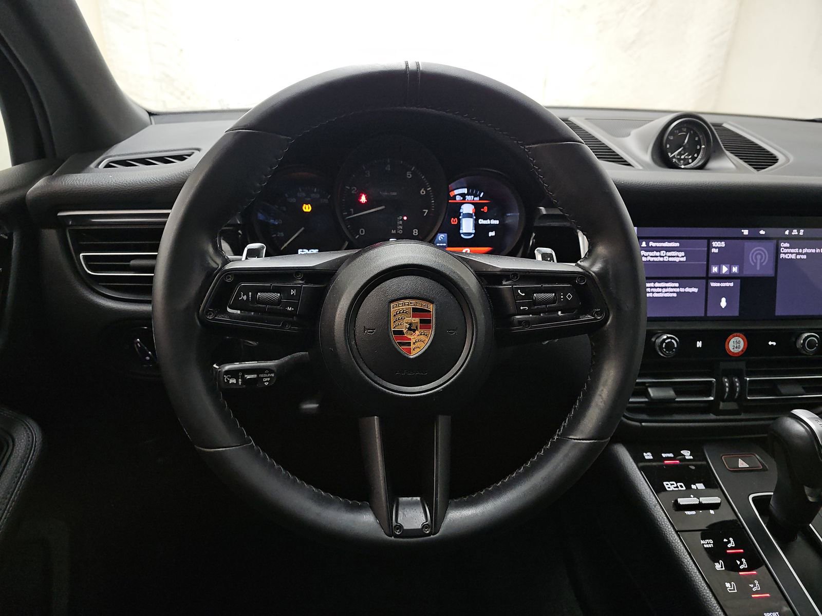 Used 2023 Porsche Macan w/ Premium Package Plus image 14