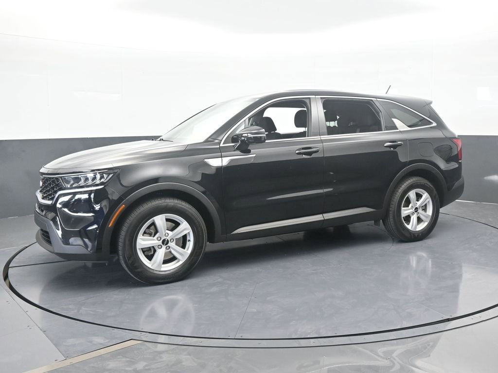 Used 2022 Kia Sorento LX image 2