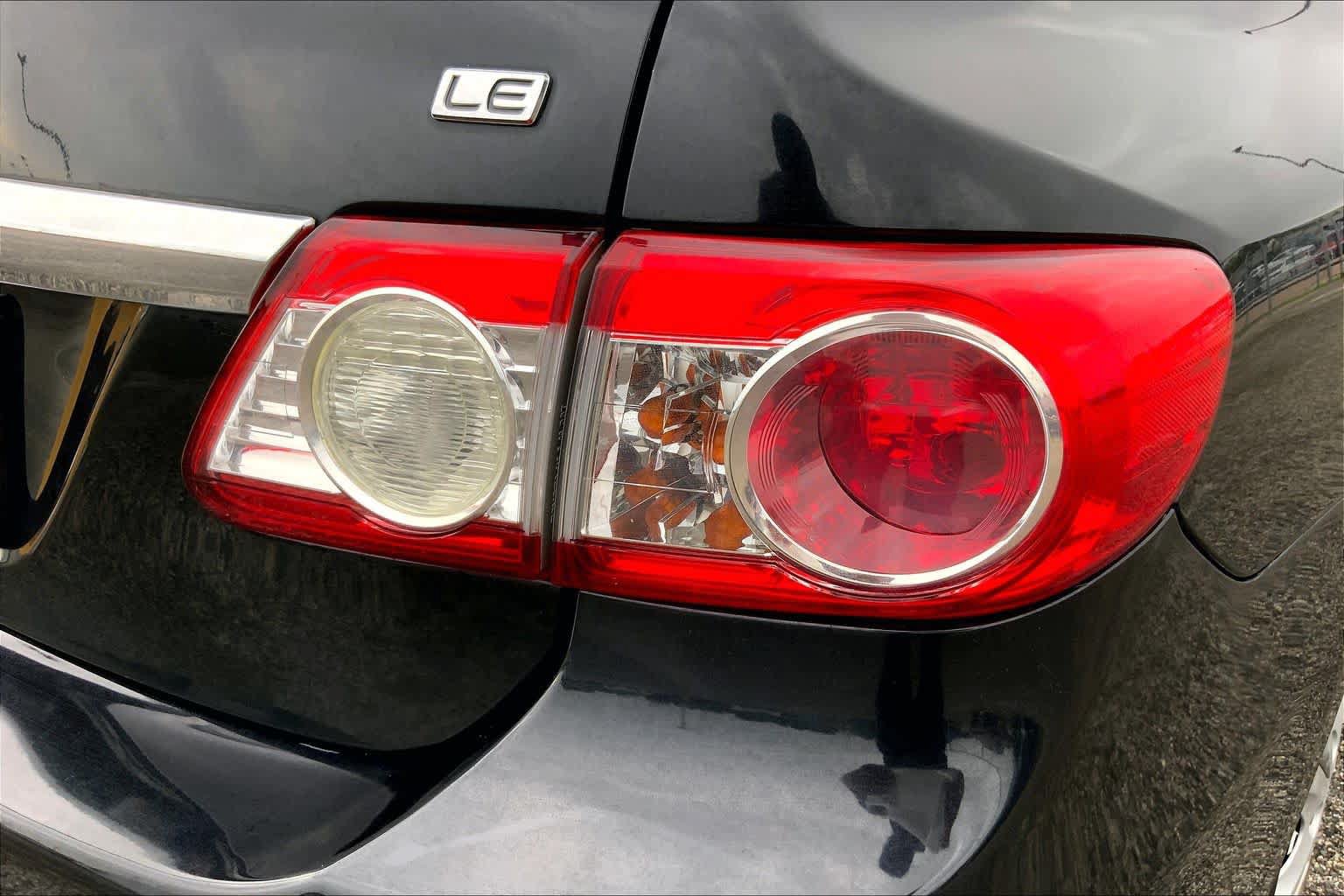 Used 2012 Toyota Corolla LE FWD image 29