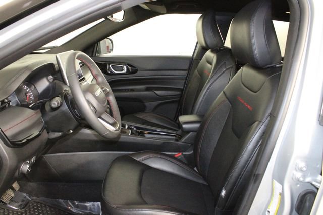 Used 2024 Jeep Compass Trailhawk image 11