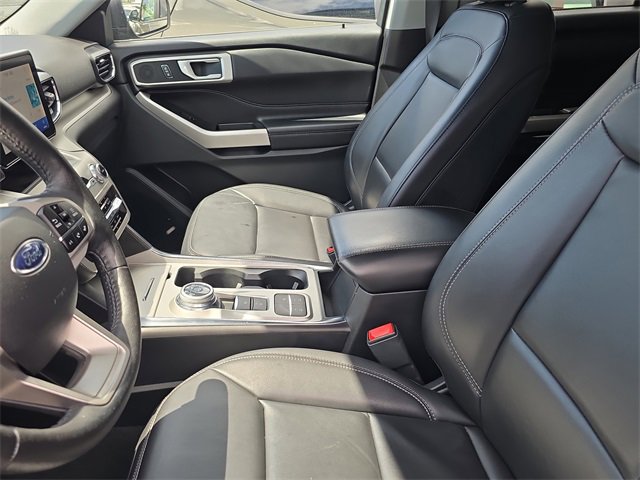 Used 2022 Ford Explorer XLT w/ Equipment Group 202A image 19