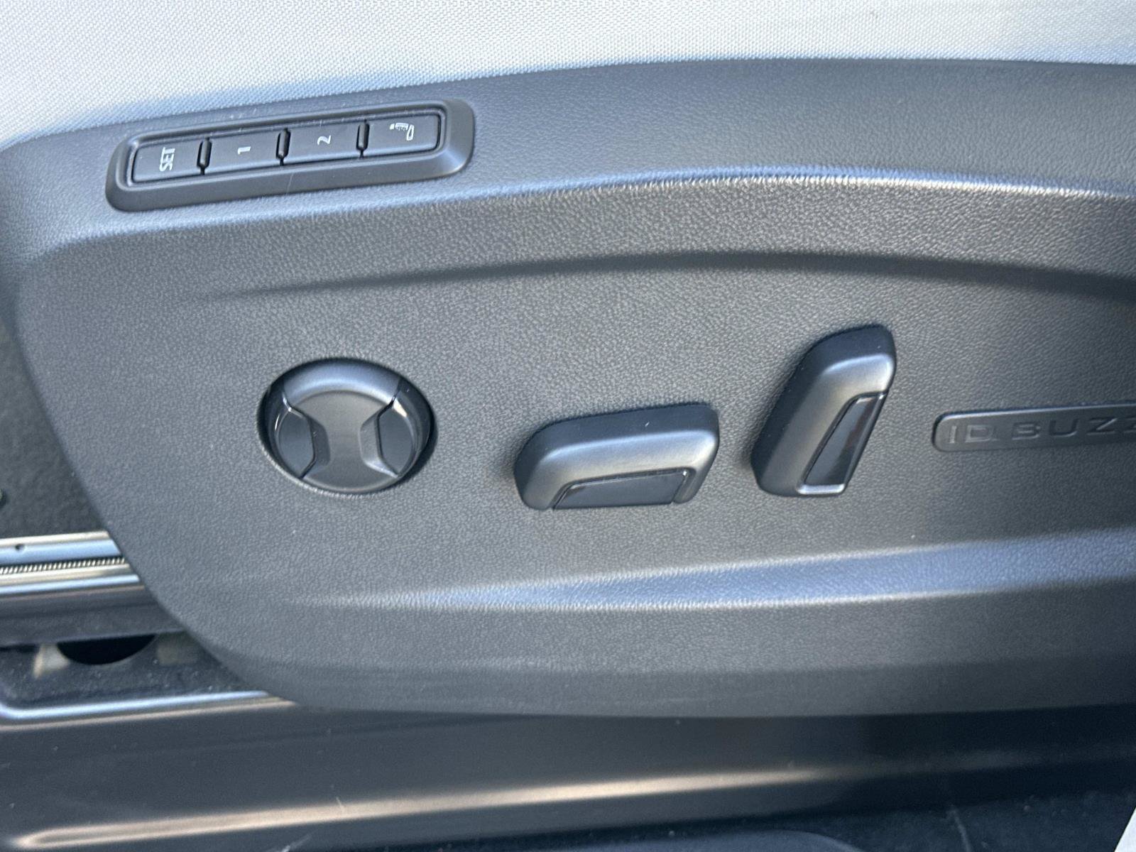 Certified 2025 Volkswagen ID. Buzz 1st Edition AWD/4WD image 22