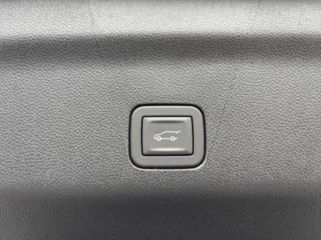 Used 2026 Chevrolet Tahoe Premier AWD/4WD image 39
