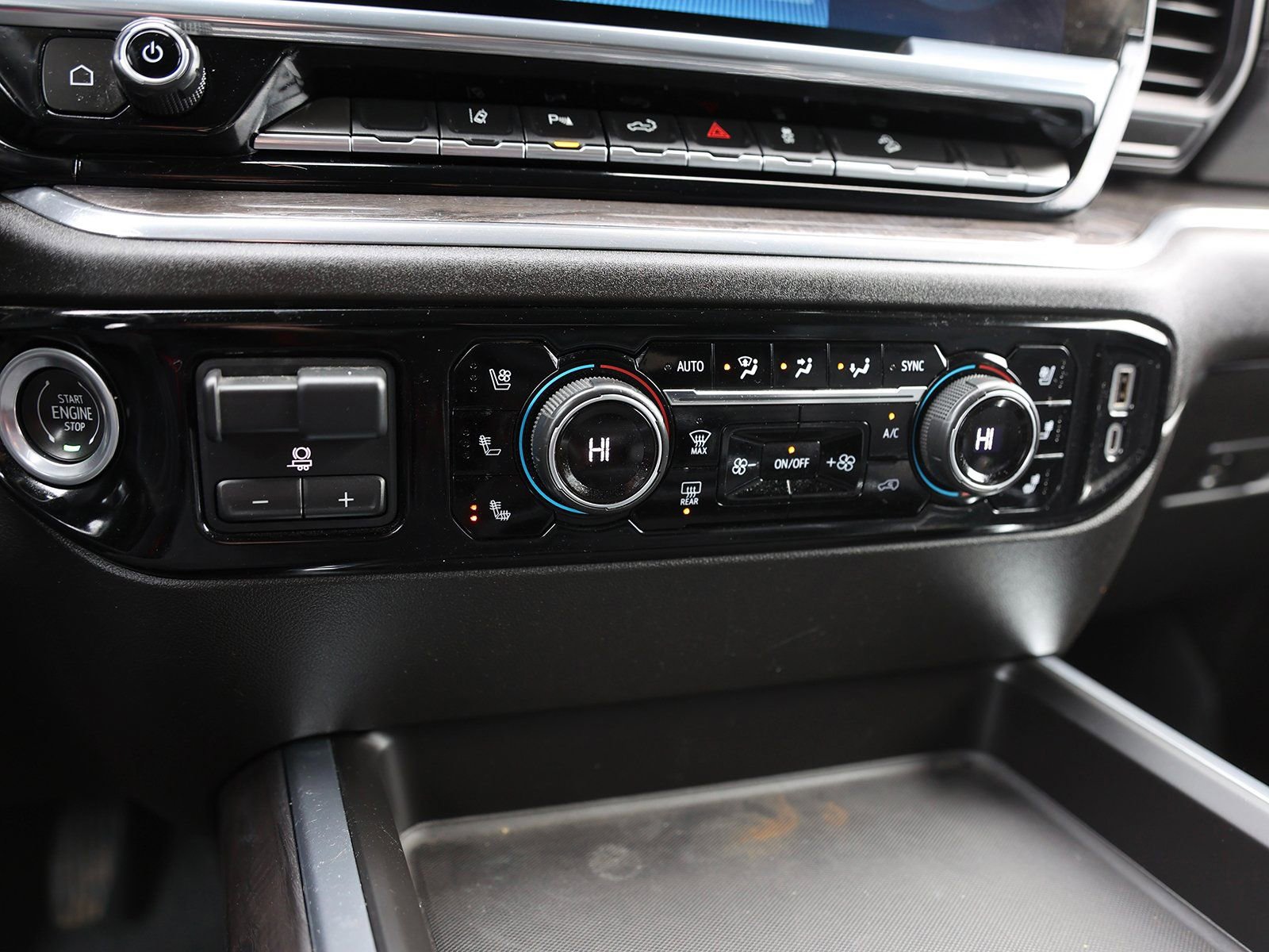 Certified 2024 Chevrolet Silverado 3500 LTZ w/ LTZ Premium Package image 31