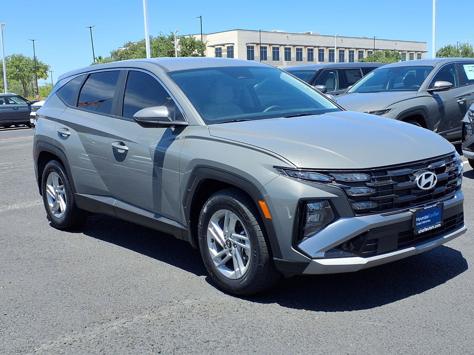 Certified 2025 Hyundai Tucson SE FWD image 1