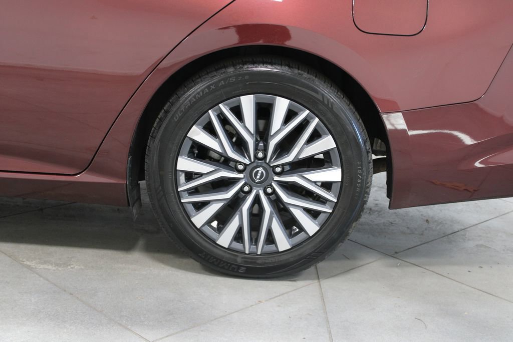 Used 2024 Nissan Altima 2.5 SV image 16