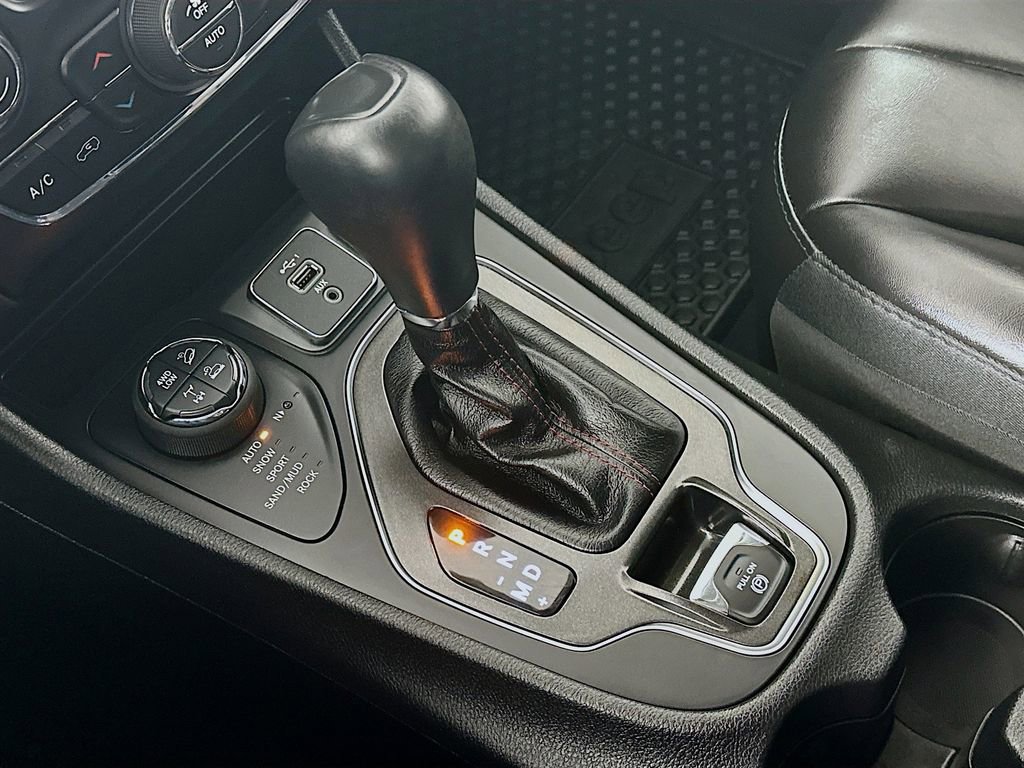 Used 2020 Jeep Cherokee Trailhawk w/ Cold Weather Group image 16