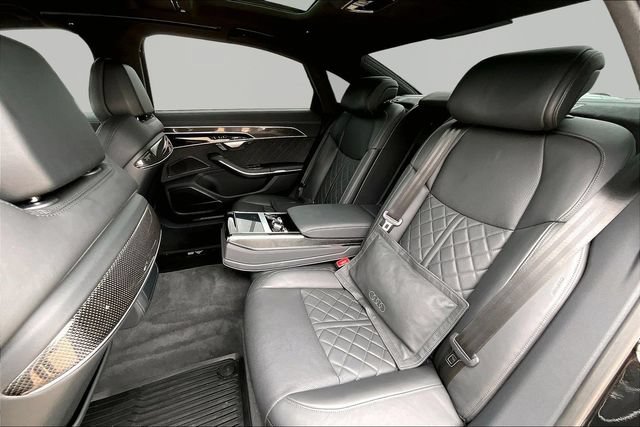 Used 2024 Audi S8 w/ S8 Comfort Plus Package AWD/4WD image 28