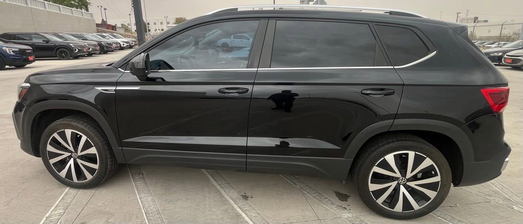 Certified 2024 Volkswagen Taos SE w/ MDO Package FWD image 5