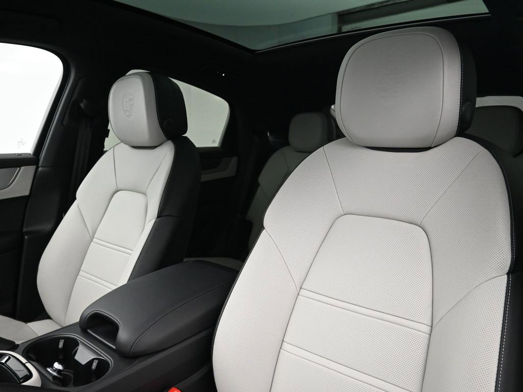 New 2026 Porsche Cayenne E-Hybrid Coupe image 5