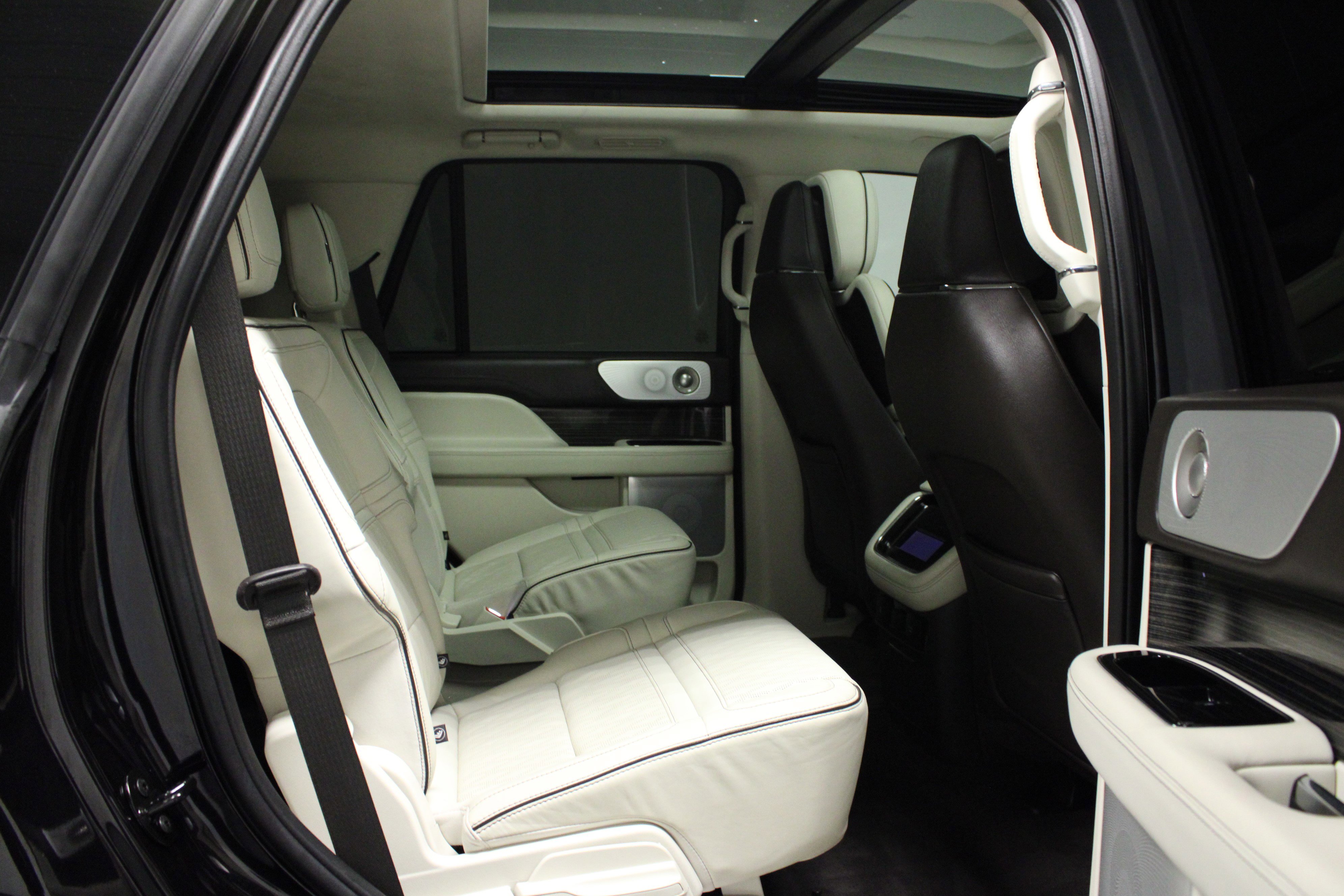 Used 2024 Lincoln Navigator Black Label image 16