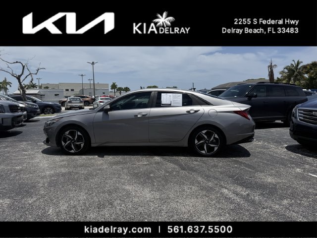 Used 2023 Hyundai Elantra Limited w/ Cargo Package FWD image 5